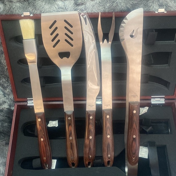 Elegant Red Wooden Case with Stainless Steel Barbecue  Tools - Picture 10 of 16